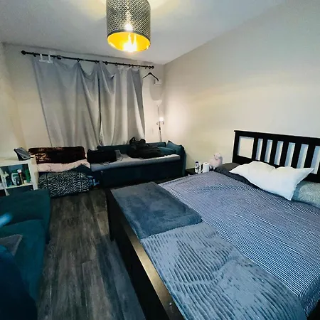 Double Bed In Shared House Séjour chez l'habitant